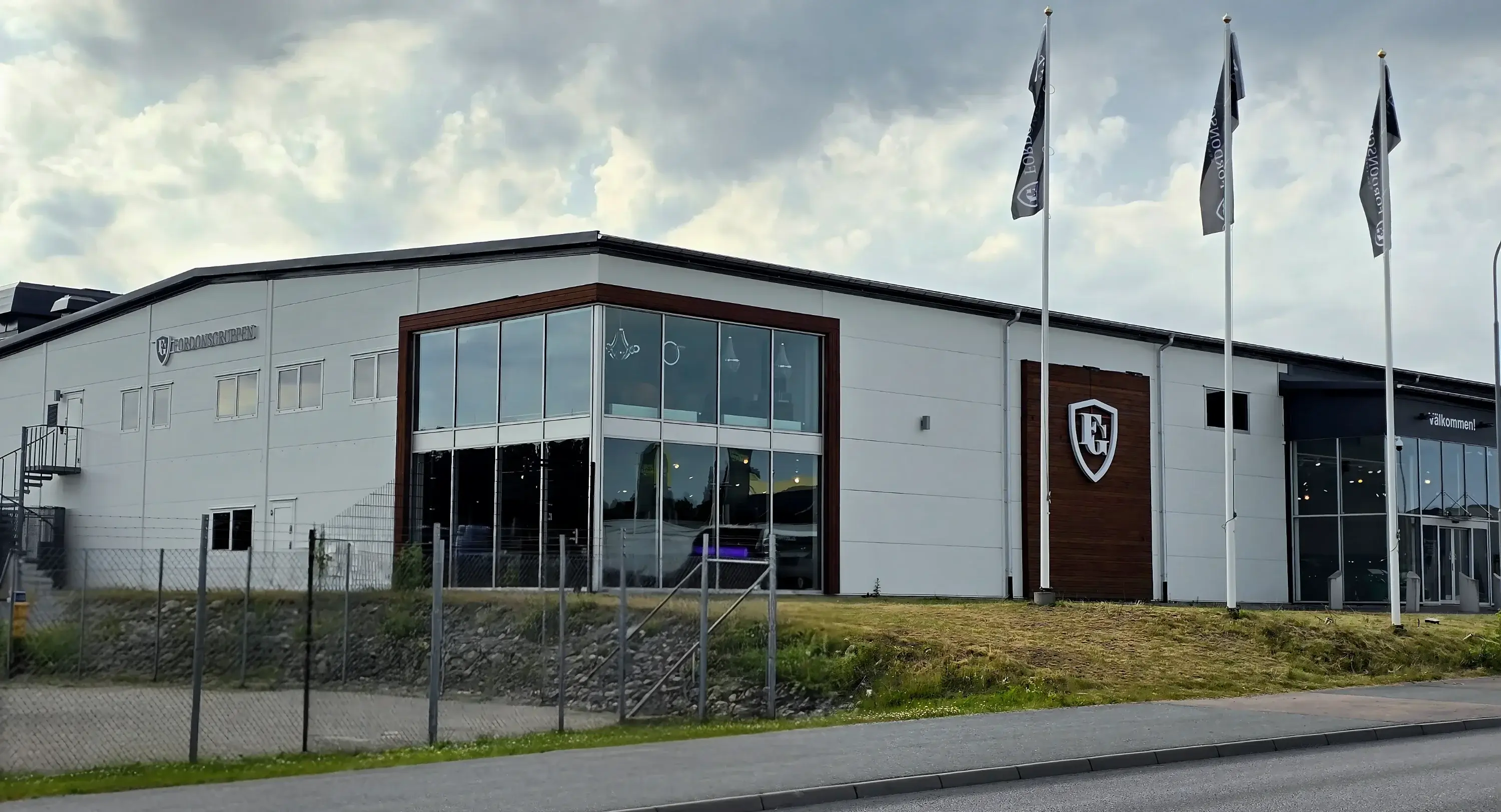 Fordonsgruppens bilhall med begagnade bilar i Västerås